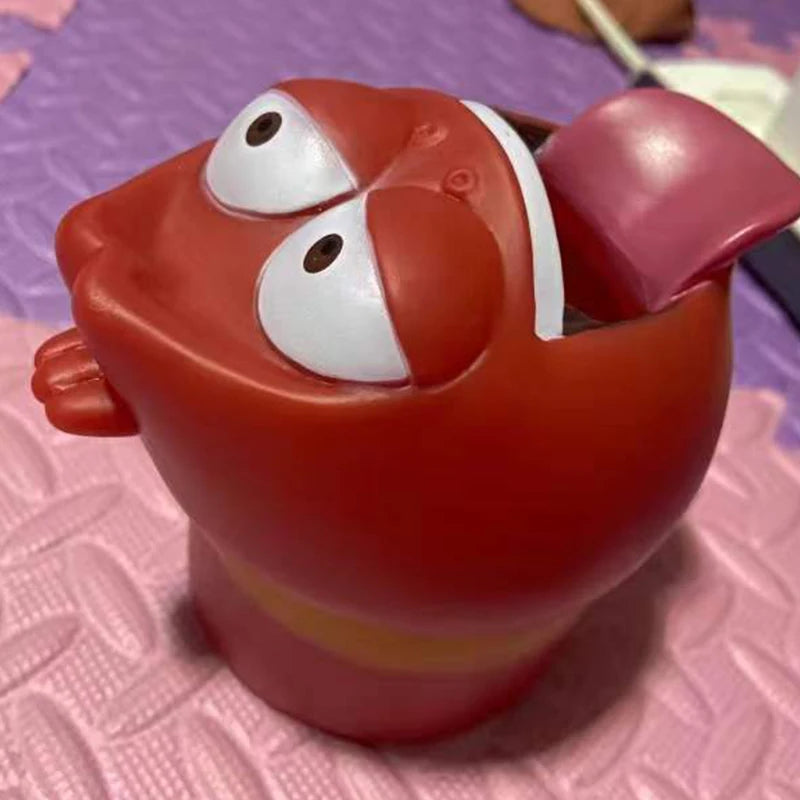 Personnages de dessins anime qui s'accroche au robinet